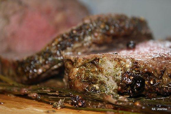 Sezonowany rostbef z trawą żubrową