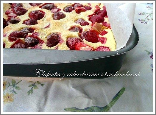 Clafoutis z rabarbarem i truskawkami