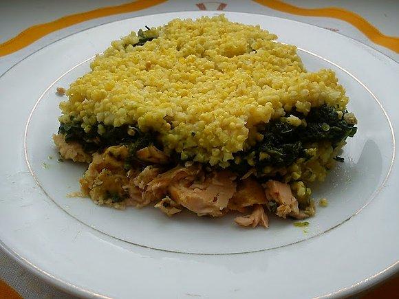 Trzech wspaniałych: łosoś ze szpinakiem i kaszą jaglaną w lasagne