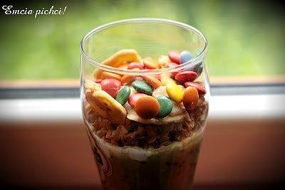 Crunchy smoothie z truskawkami, kiwi i awokado