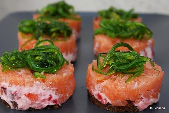 Goma Wakame z łososiem i truskawkami