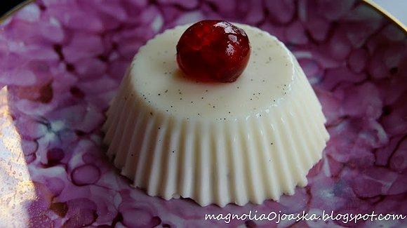 Panna cotta z koktajlem owocowym