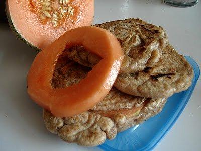 Racuchy drożdżowe z melonem
