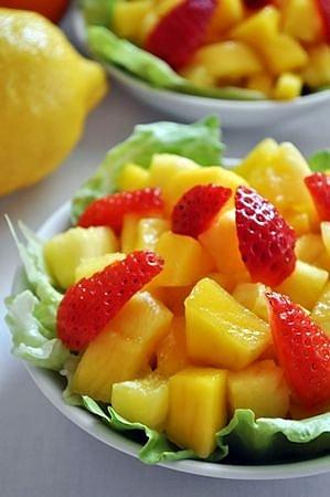 Sałatka z ananasa i mango
