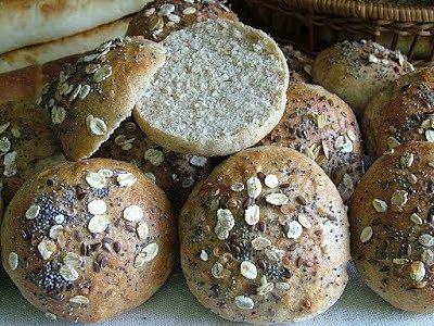 Full grain rolls with topping
