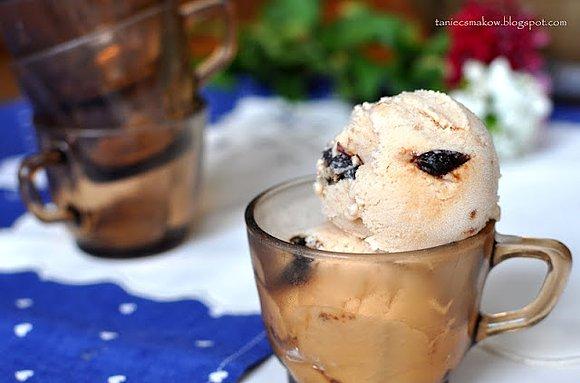 Lody z jogurtem i wiśniami