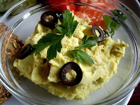 Pasta fasolowa z orzechową nutą i tahini