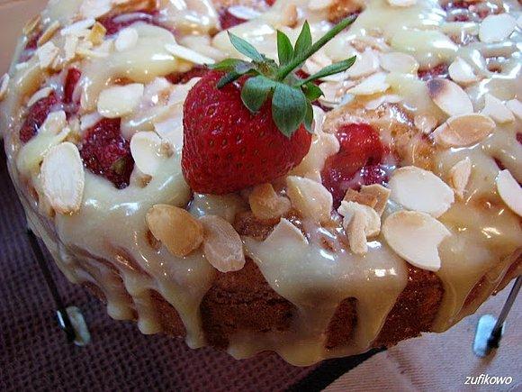 Truskawkowe ciasto szybkie i łatwe z owocami