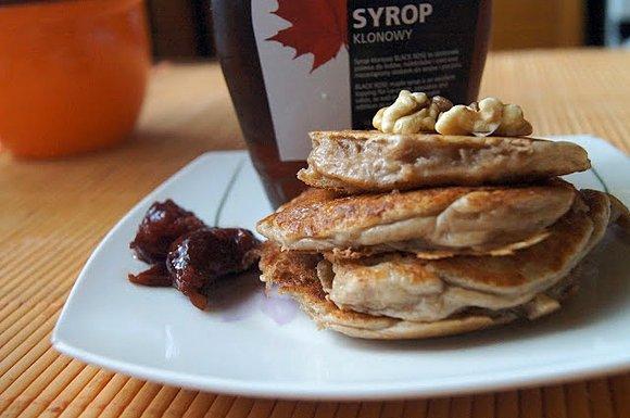 Orzechowe pancakes z serkiem wiejskim