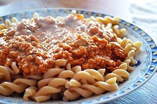 Świderki razowe z sosem bolognese