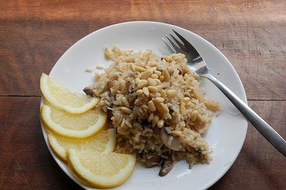 Cytrynowy ryż z piniolami