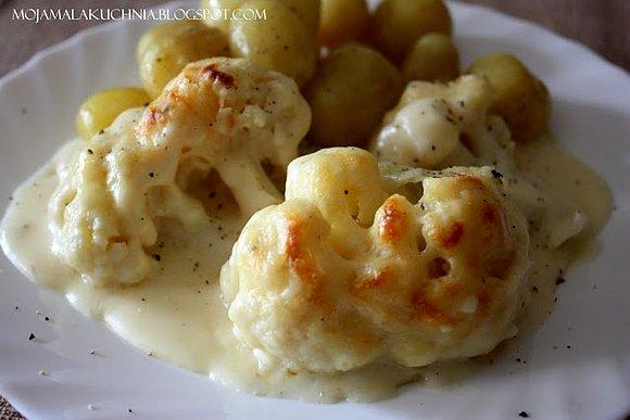 Cauliflower Cheese - kalafior zapiekany w sosie serowym