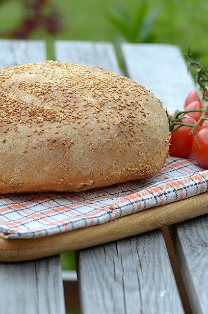 Chleb pszenny z chrupiącą skórką