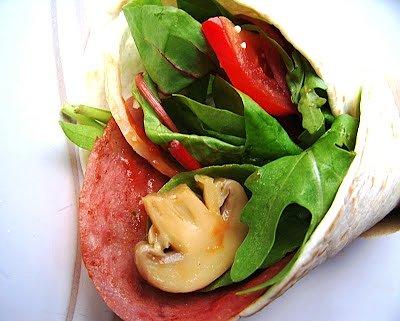 Ekspresowa tortilla z warzywami i szynką