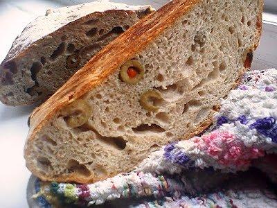 Pane all'Olive - pszenny chleb z oliwkami