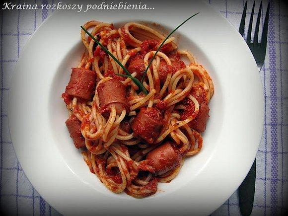 Obiad z Demotywatorów – spaghetti z parówkami