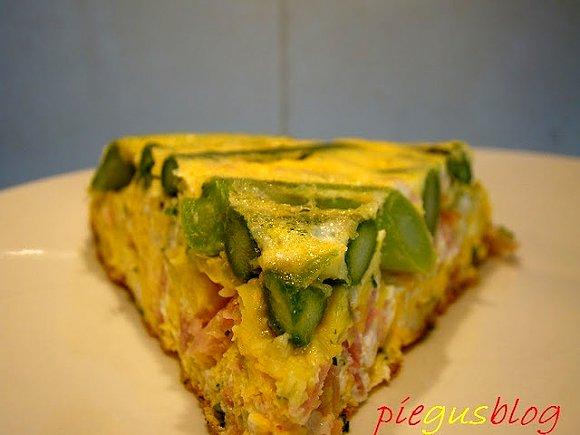 Hiszpańska tortilla z szynką i szparagami