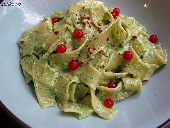 Pesto z rukoli z porzeczkową nutą
