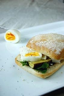 Kwasimy ogórki z Polska Gotuje i ciabatta z ogórkiem, jajkiem i serem feta