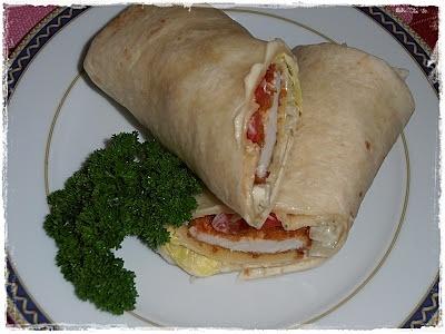 Tortilla z panierowanym filet z kurczaka