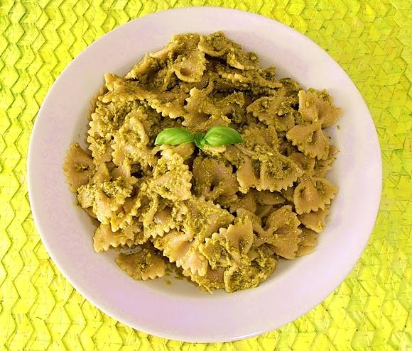 Farfalle integrale z pesto