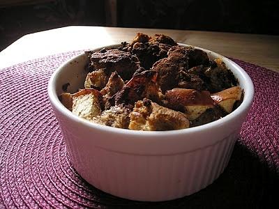 Cynamonowy pudding chlebowy z jabłkiem i serkiem wiejskim