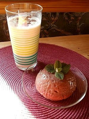 Pudding z budyniu czekoladowego z otrębami i bananem, shake z mleka i jogurtu