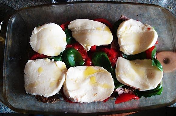 Polędwiczki zapiekane z cytryną, mozzarellą i bazylią