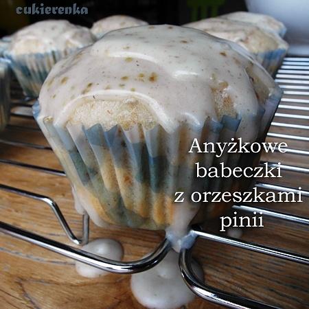 Anyżkowe babeczki z orzeszkami pinii