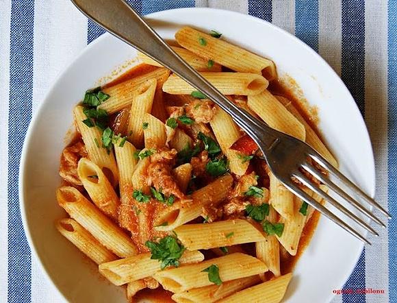 Penne w sosie pomidorowym z homarem