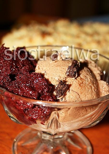 Lody kakaowe i jagodowe