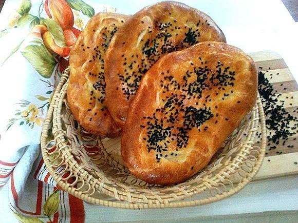 Chlebki Naan z czarnuszką