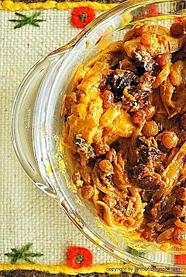 Śledzie z curry, śliwkami i rodzynkami