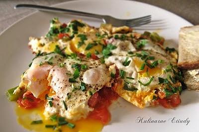 Menemen - turecki omlet z pomidorami, papryką i jajkami