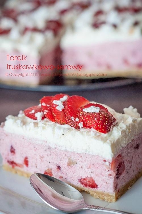 Torcik truskawkowo serowy na chrupiącym spodzie