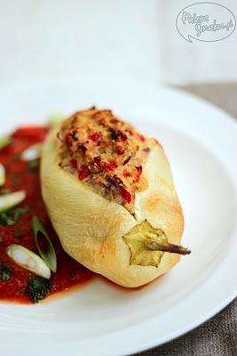 Papryka faszerowana mięsem i quinoa