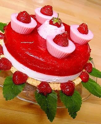 Tort truskawkowo-jogurtowy