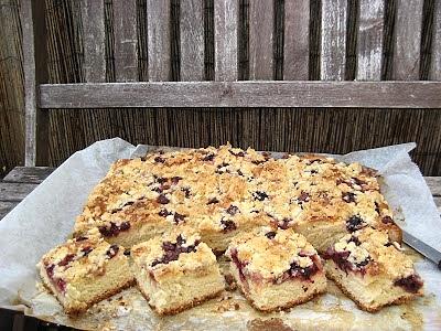 Drożdżowe ciasto z czereśniami