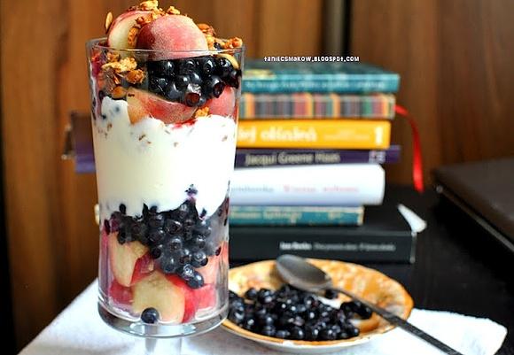 Jogurtowe parfait z owocami