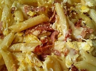 Makaron z szynką i jajkiem