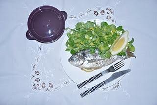 Pieczona dorada w folii z roszponką