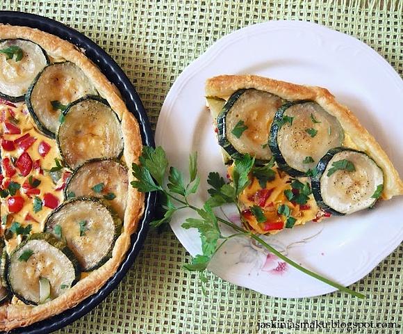 Quiche z cukinią i papryką