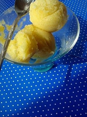 Sorbet ananasowy bez maszyny do lodów w domu