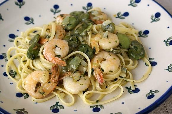 Linguine z bobem, krewetkami i czosnkiem niedźwiedzim
