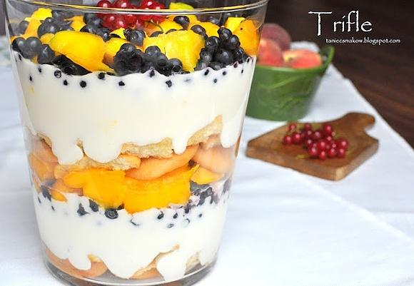 Trifle z borówkami i mango