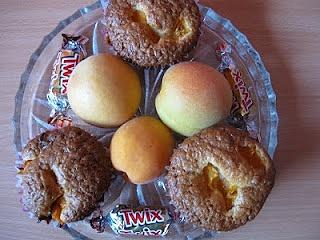 Muffinki z cukierkami Twix i morelami
