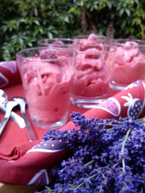 Błyskawiczne lody z owoców bez cukru i jajek