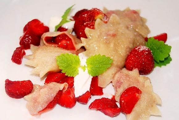 Pierogi waniliowe z truskawkami
