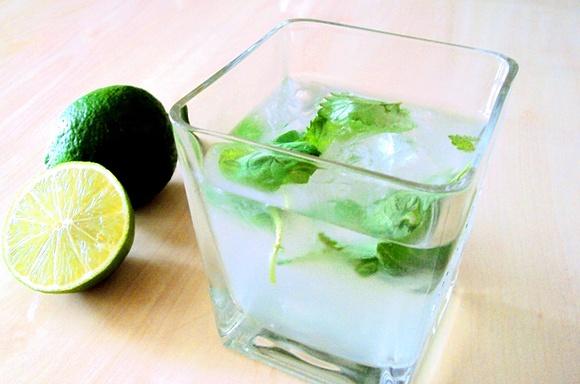 Lime i Melissa na upał - orzeźwiający napój z cytrusami i bazylią