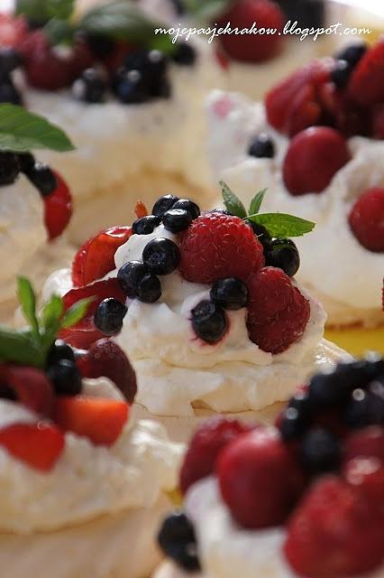 Mini Pavlova - lekki deser bezowy w wersji mini